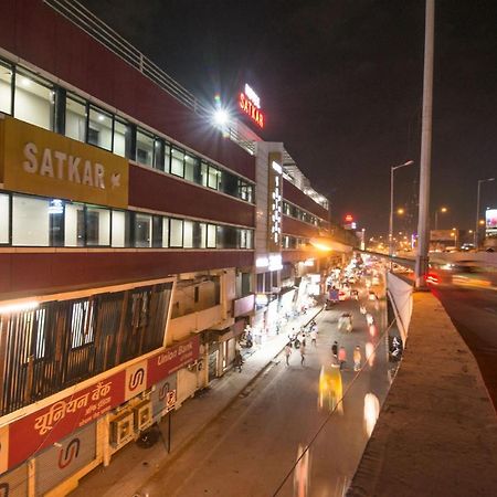 Hotel Satkar Surat Buitenkant foto
