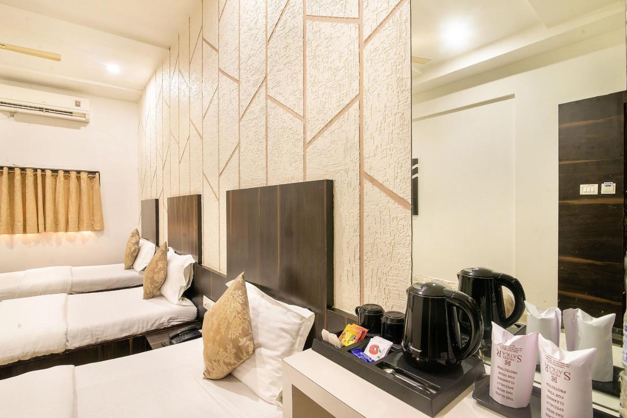 Hotel Satkar Surat Buitenkant foto