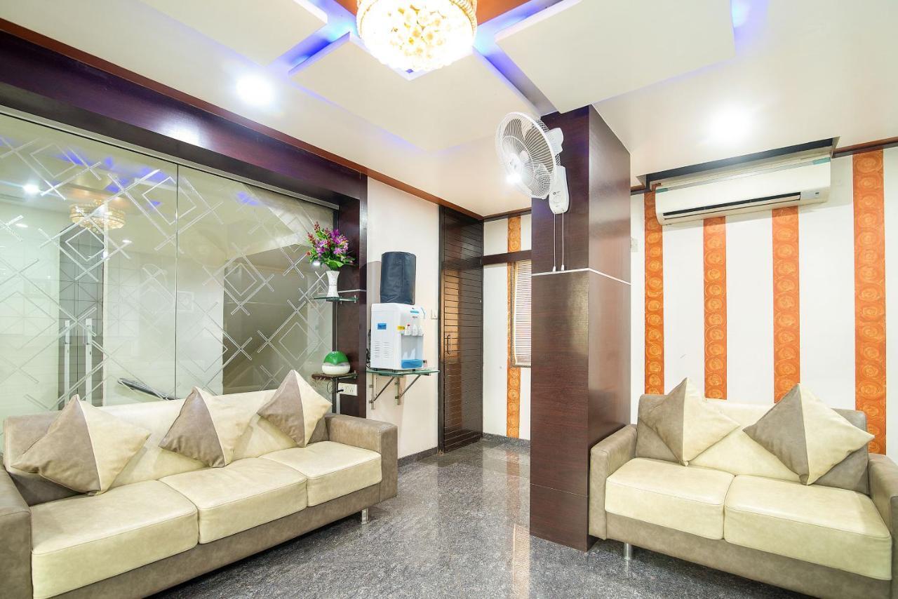 Hotel Satkar Surat Buitenkant foto